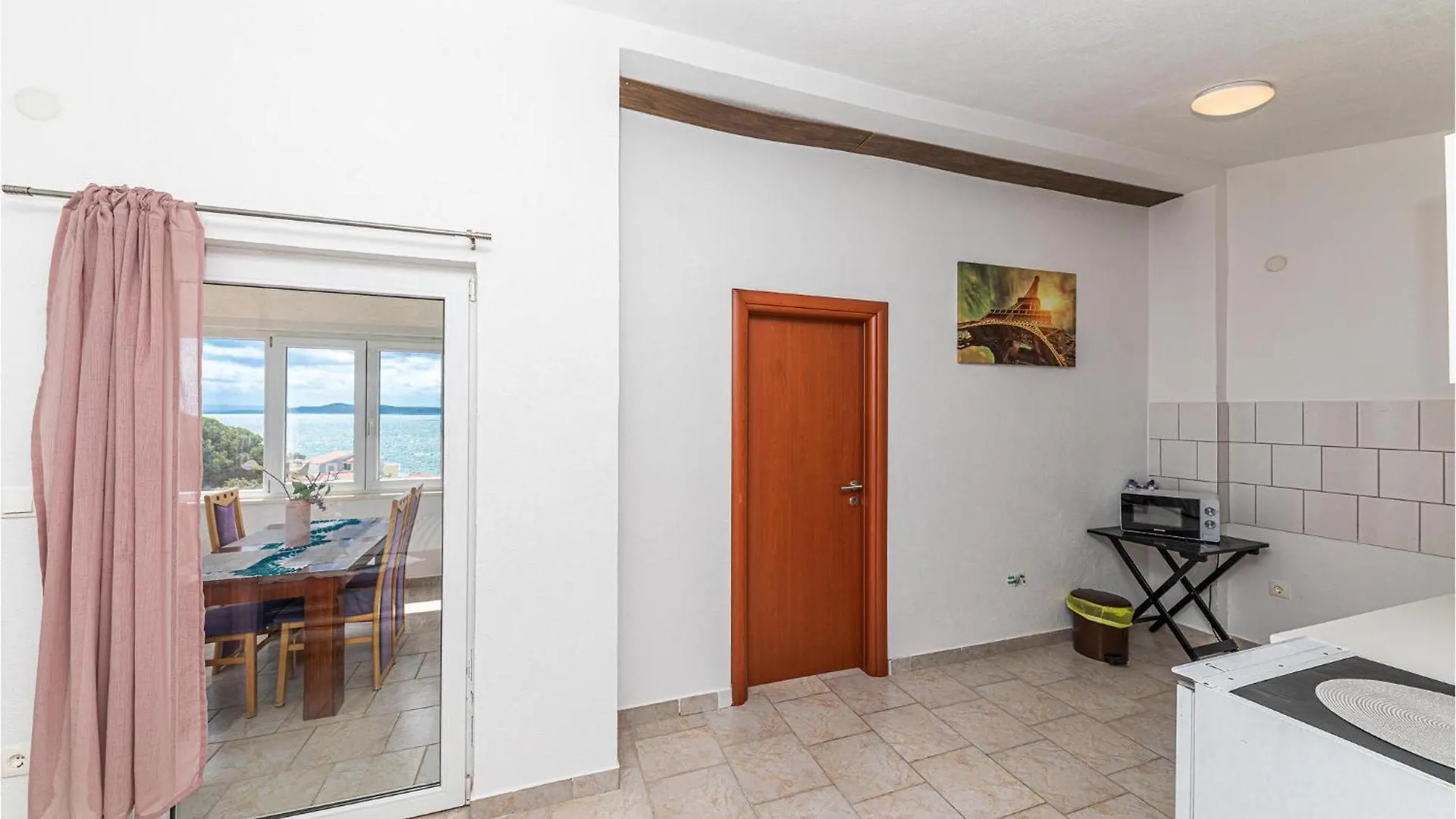 Beautiful Apartment In Okrug Gornji With Wifi Trogir
