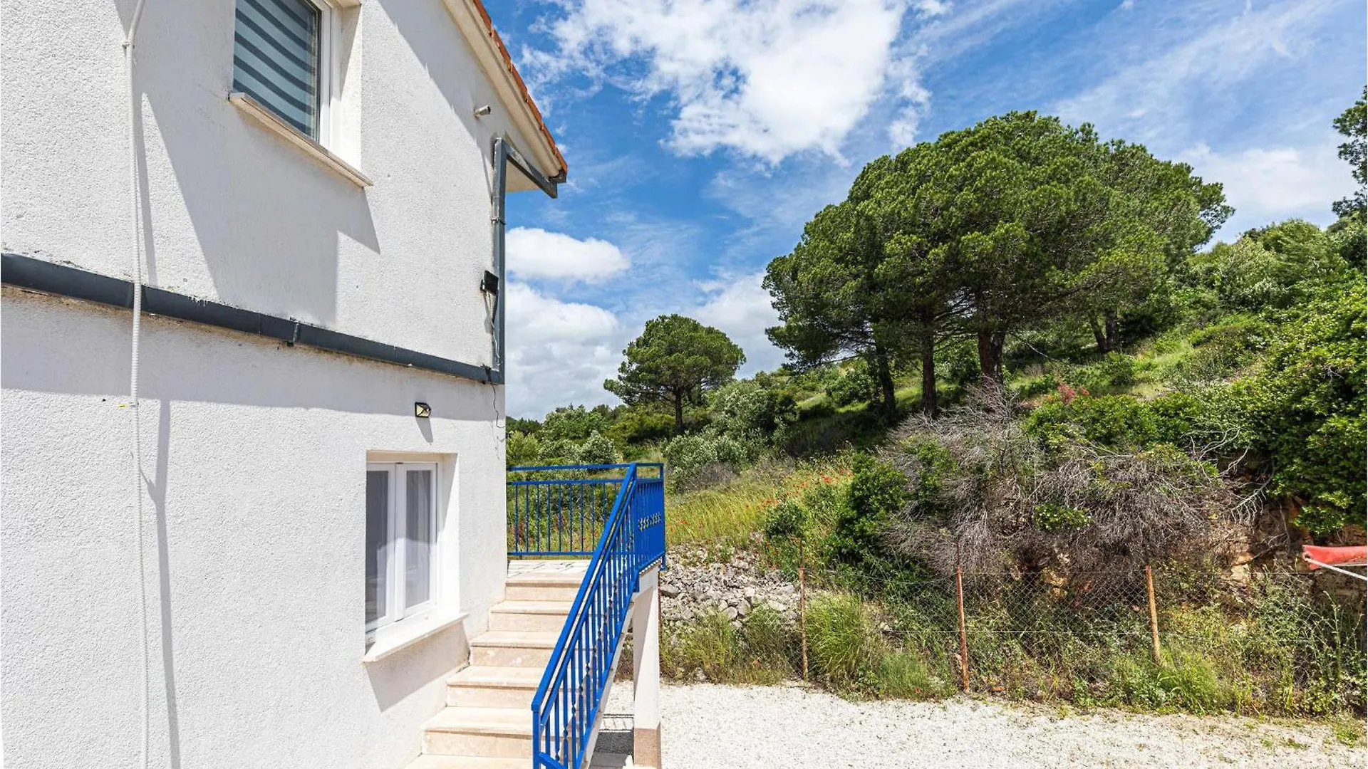 Beautiful Apartment In Okrug Gornji With Wifi Trogir
